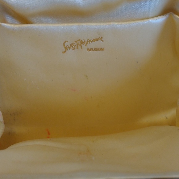 *Saks Fifth Avenue white beaded evening bag Belgium - Picture 7 of 7